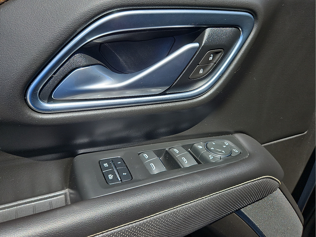 Used 2021 Chevrolet Tahoe Premier w/ Premium Package RWD image 12