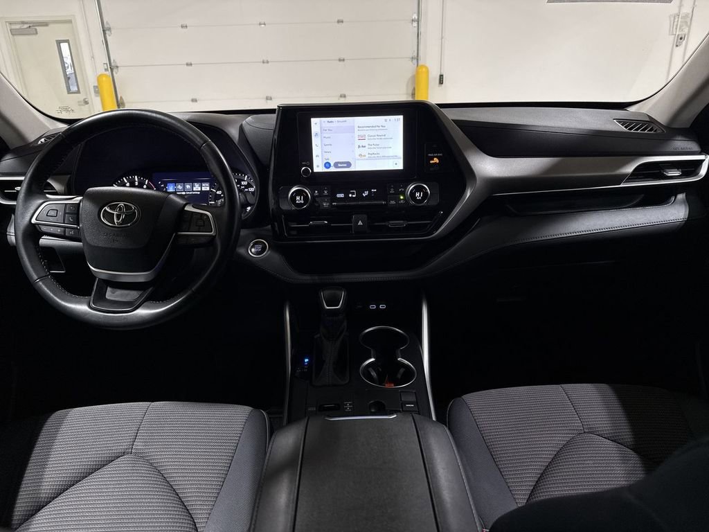 Used 2024 Toyota Highlander LE image 10