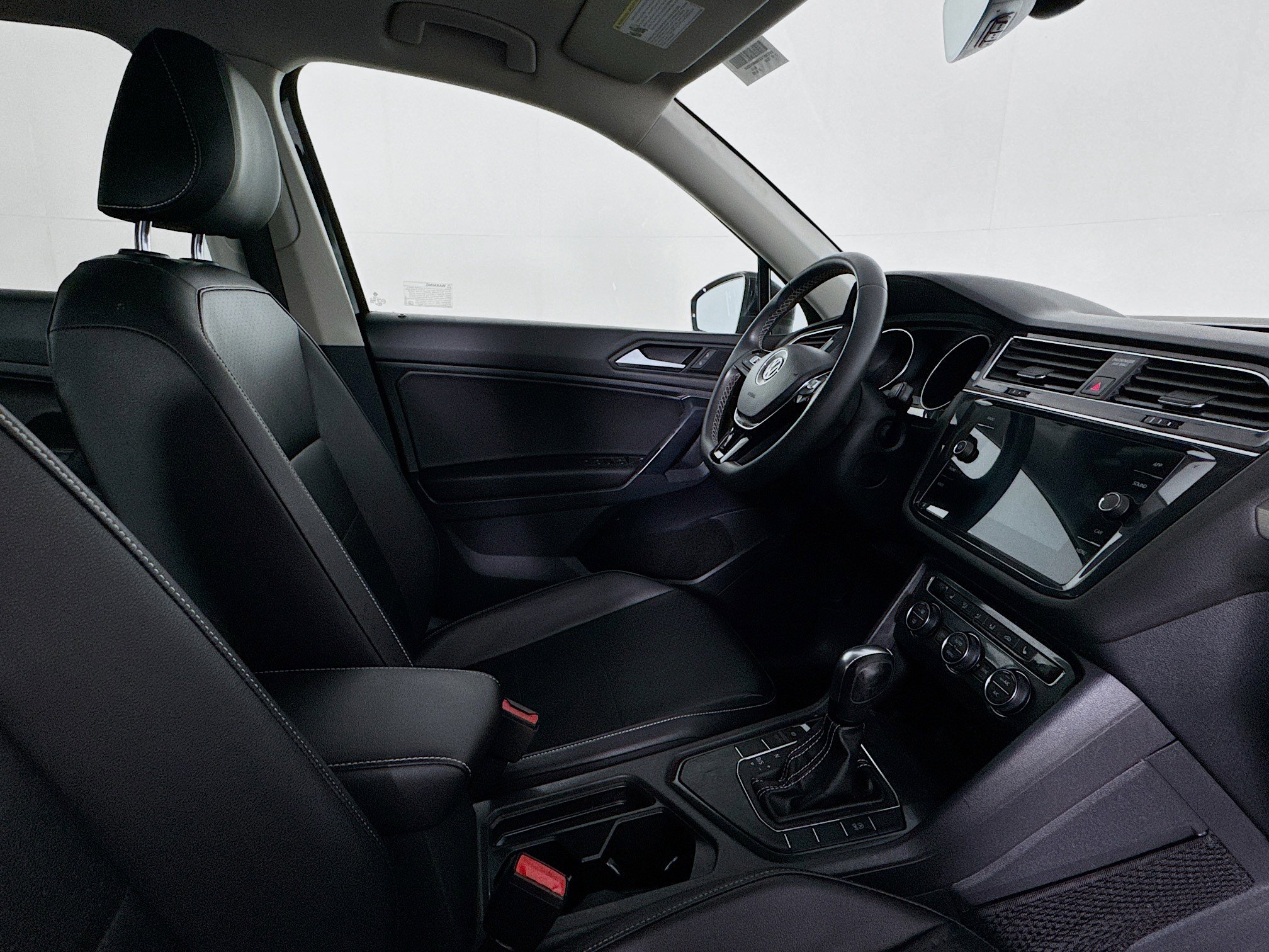 Used 2021 Volkswagen Tiguan SE w/ Panoramic Sunroof Package FWD image 40