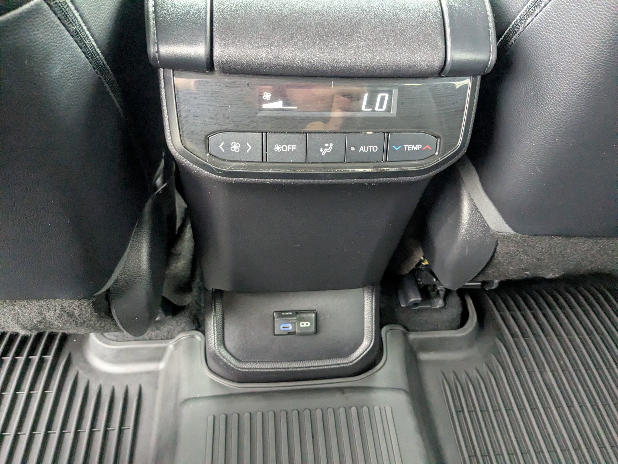 Used 2022 Toyota Highlander XLE image 29