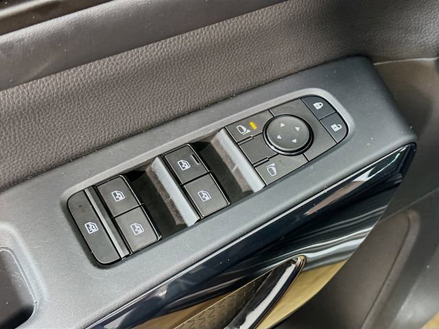 Used 2024 Nissan Pathfinder S image 17