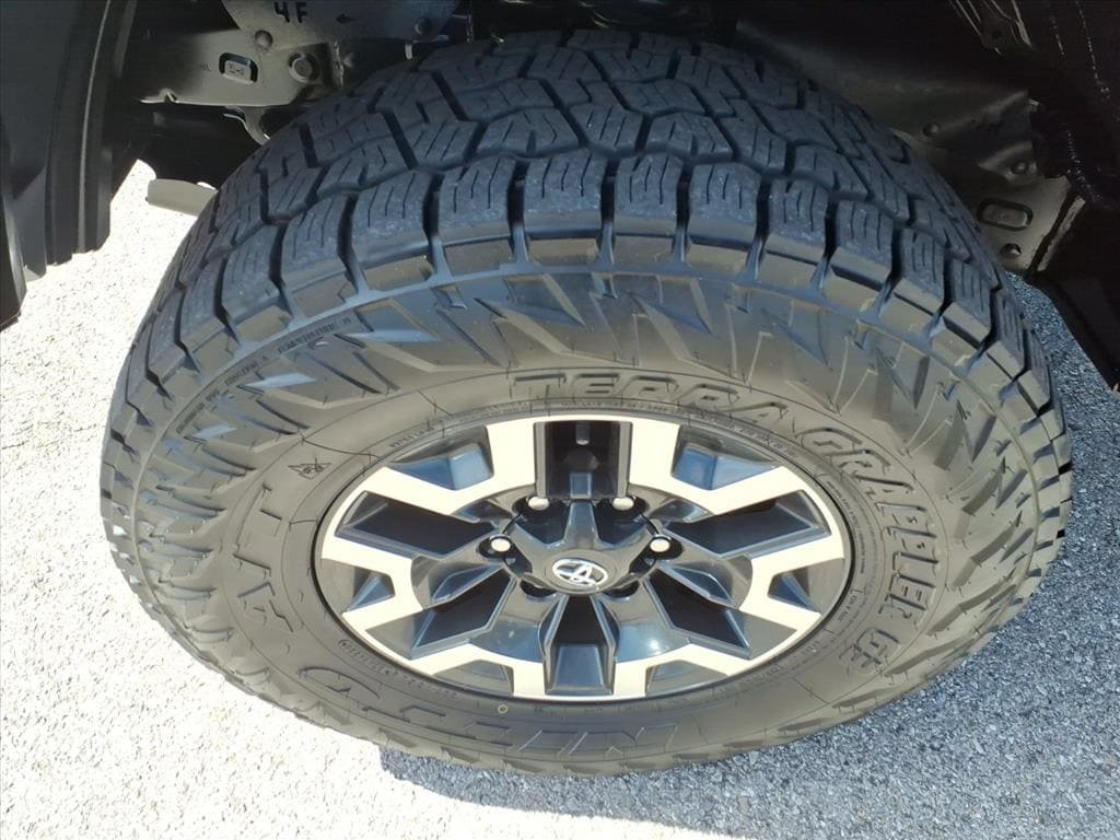 Used 2023 Toyota Tacoma TRD Off-Road AWD/4WD image 9