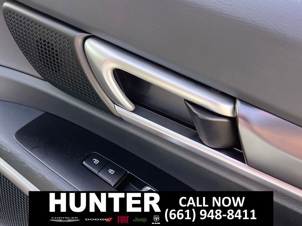 Used 2025 Kia Telluride S image 19