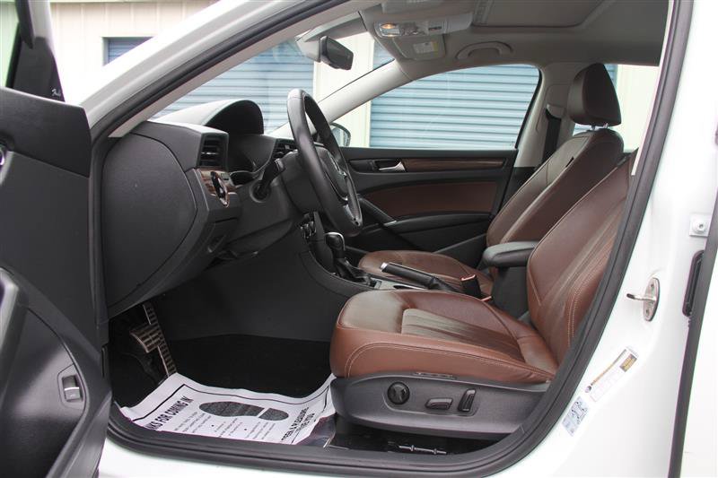 Used 2022 Volkswagen Passat 2.0T FWD image 22