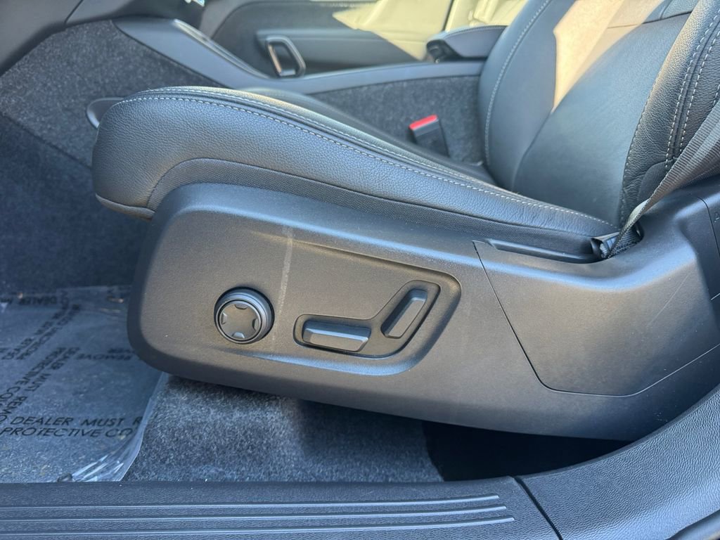 Certified 2025 Volvo XC40 B5 Core image 27