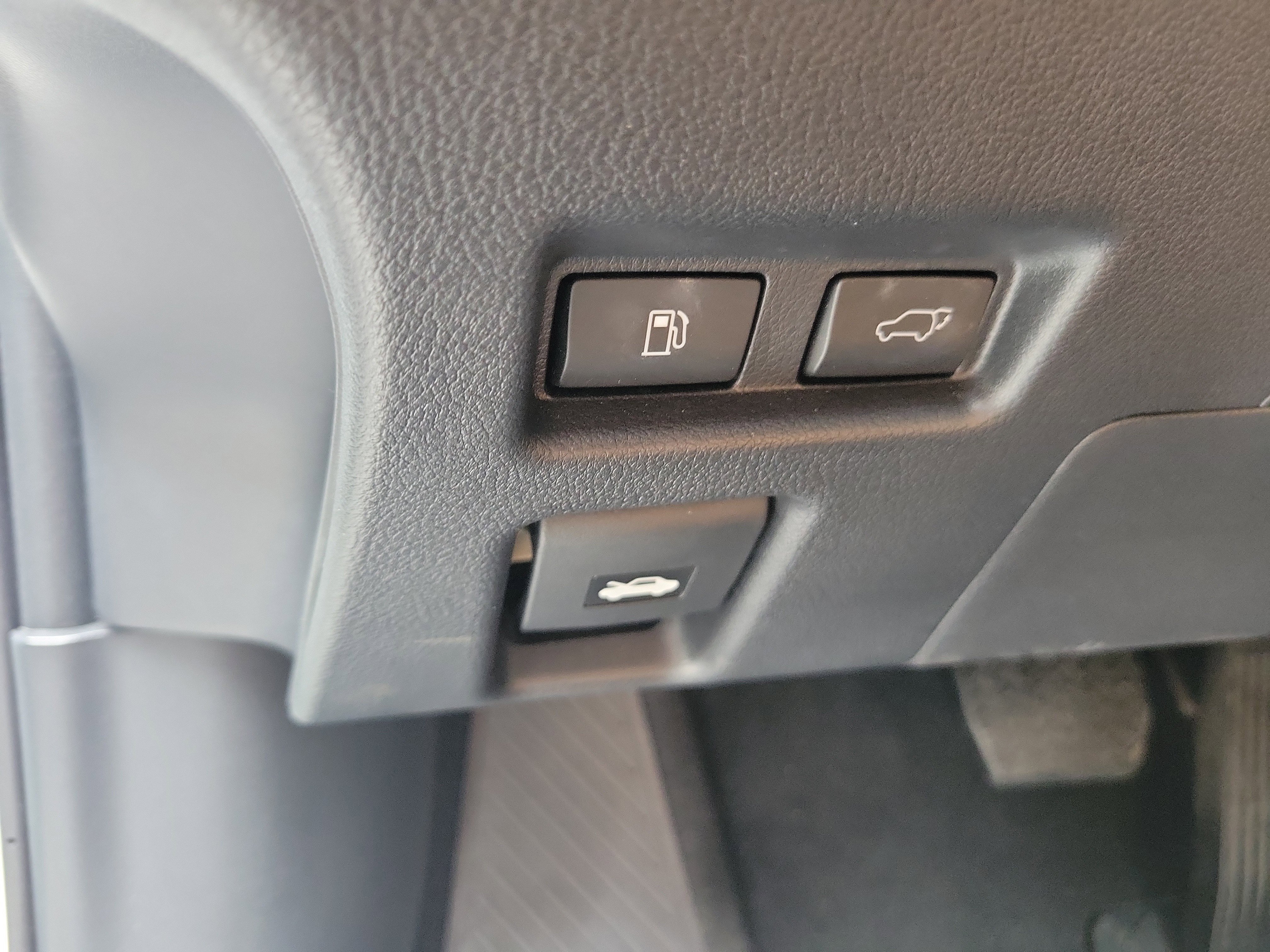Used 2025 Lexus UX 300h FWD w/ Accessory Package (Z2) image 26
