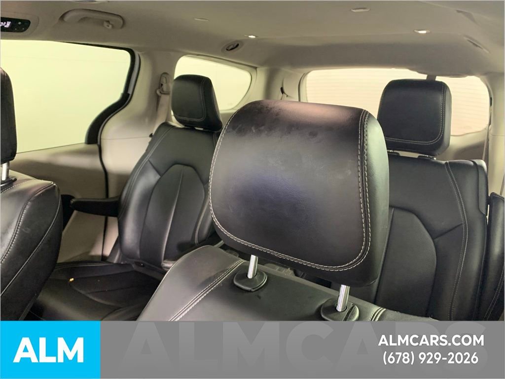 Used 2024 Chrysler Pacifica Select image 21