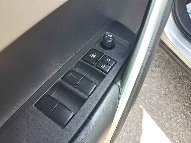 Used 2022 Toyota Corolla Cross L FWD image 21