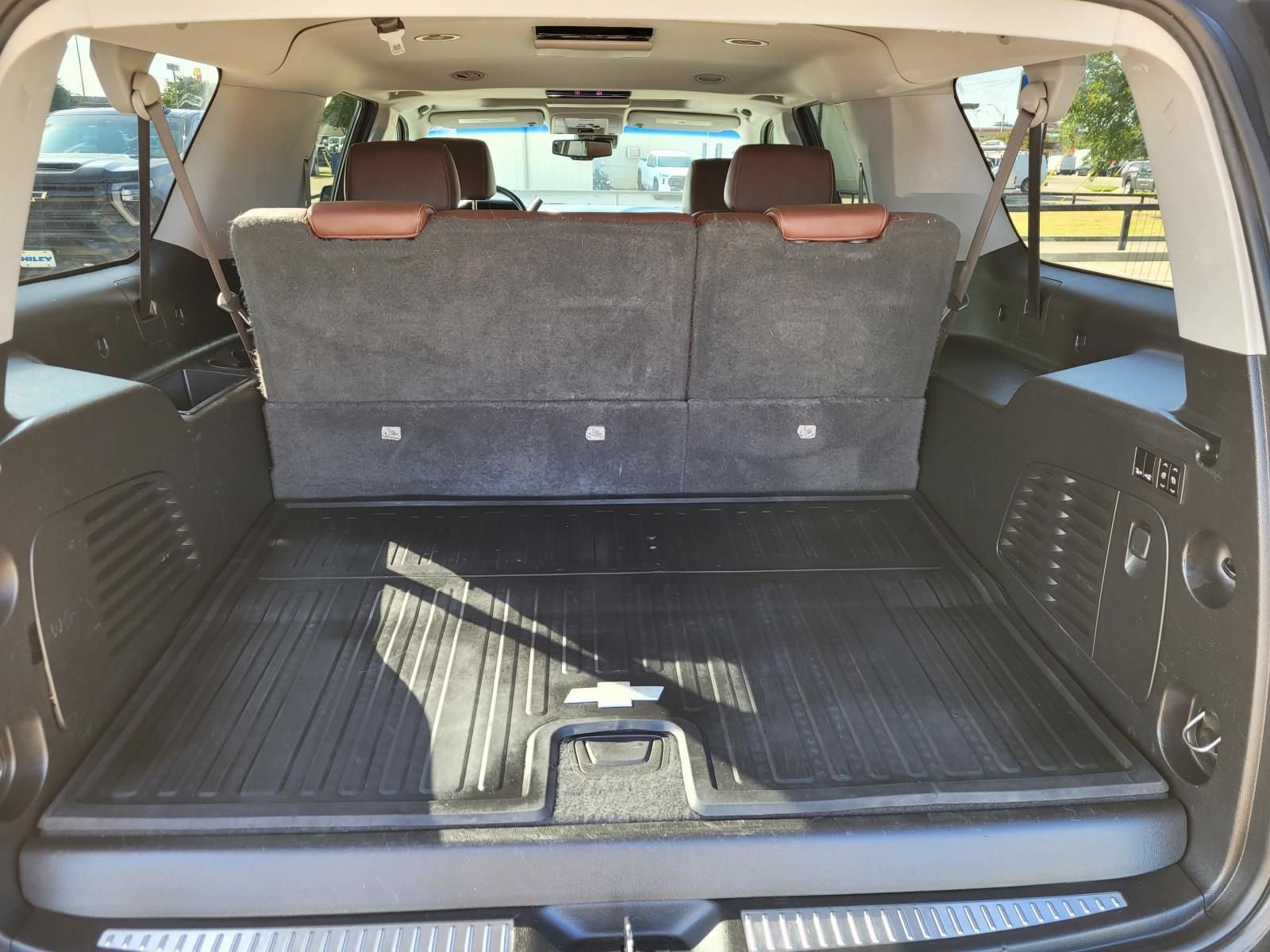Used 2019 Chevrolet Suburban Premier w/ Premier Plus Edition RWD image 16