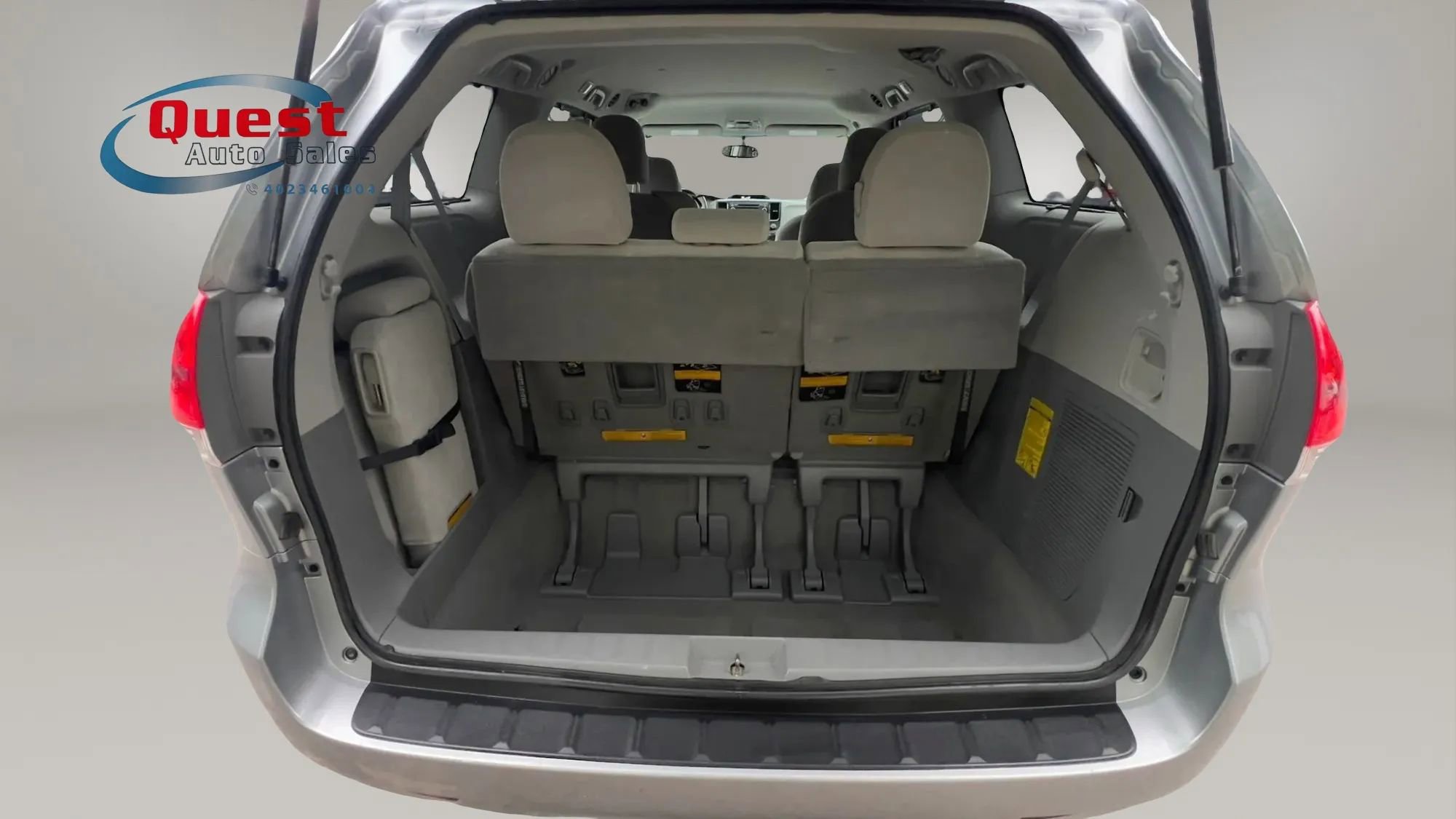 Used 2011 Toyota Sienna LE w/ Towing Pkg FWD image 11