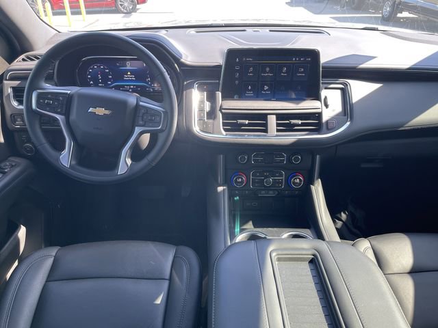 Used 2024 Chevrolet Suburban LT w/ Luxury Package AWD/4WD image 4