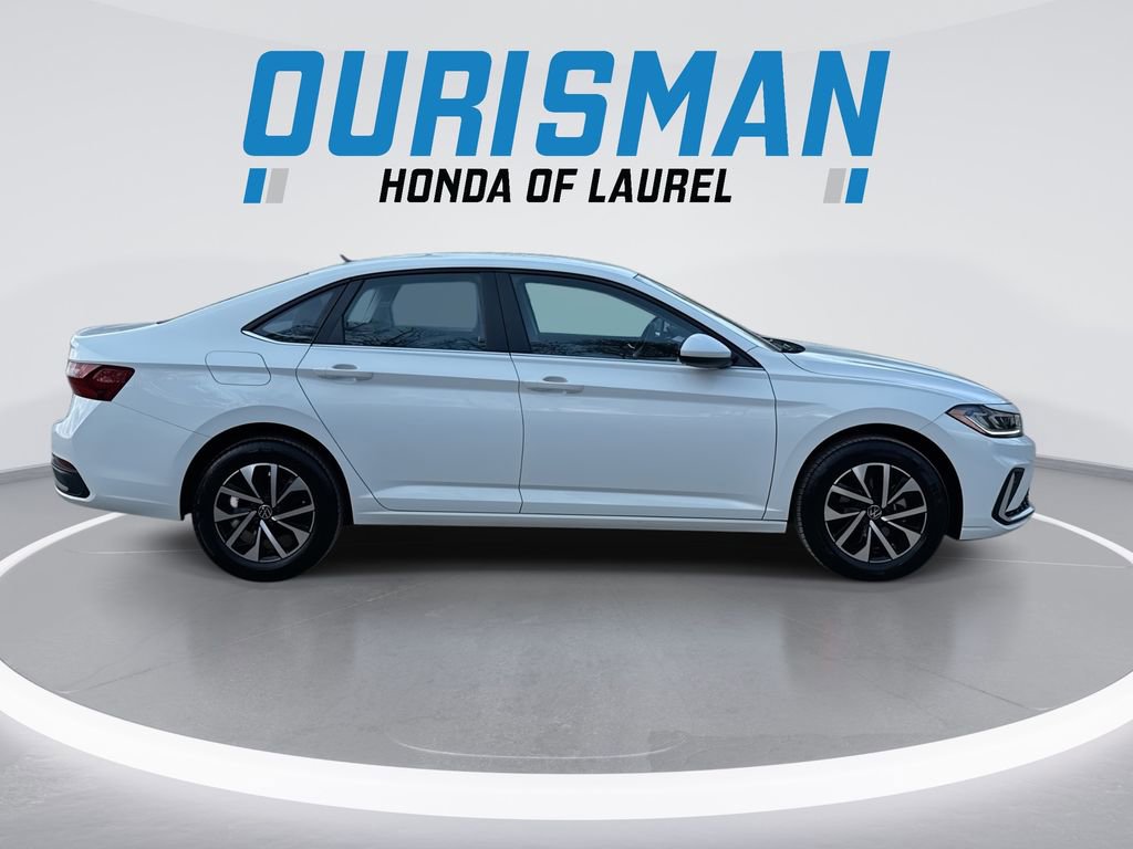 Used 2025 Volkswagen Jetta S image 9