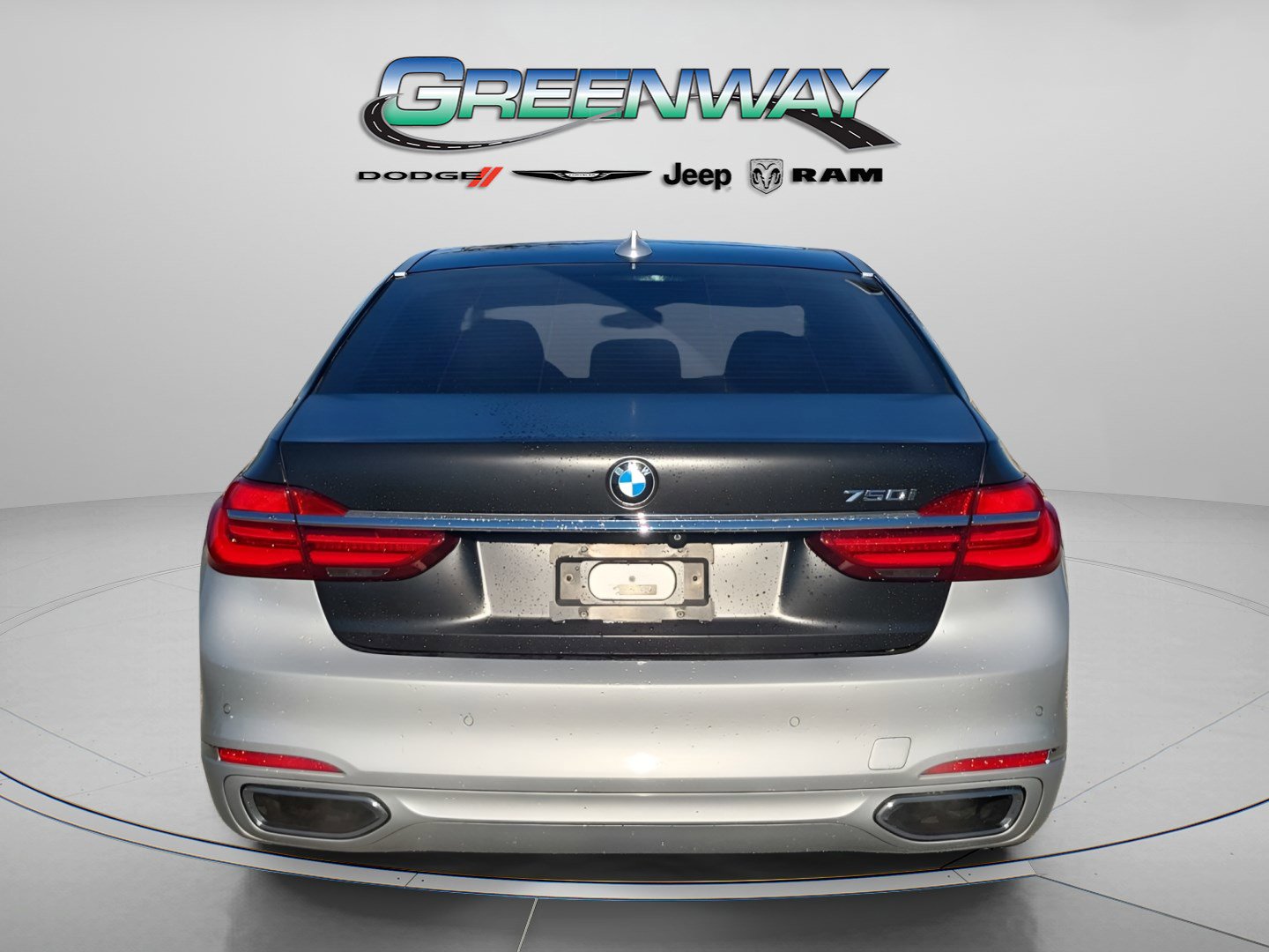 Used 2018 BMW 750i image 3