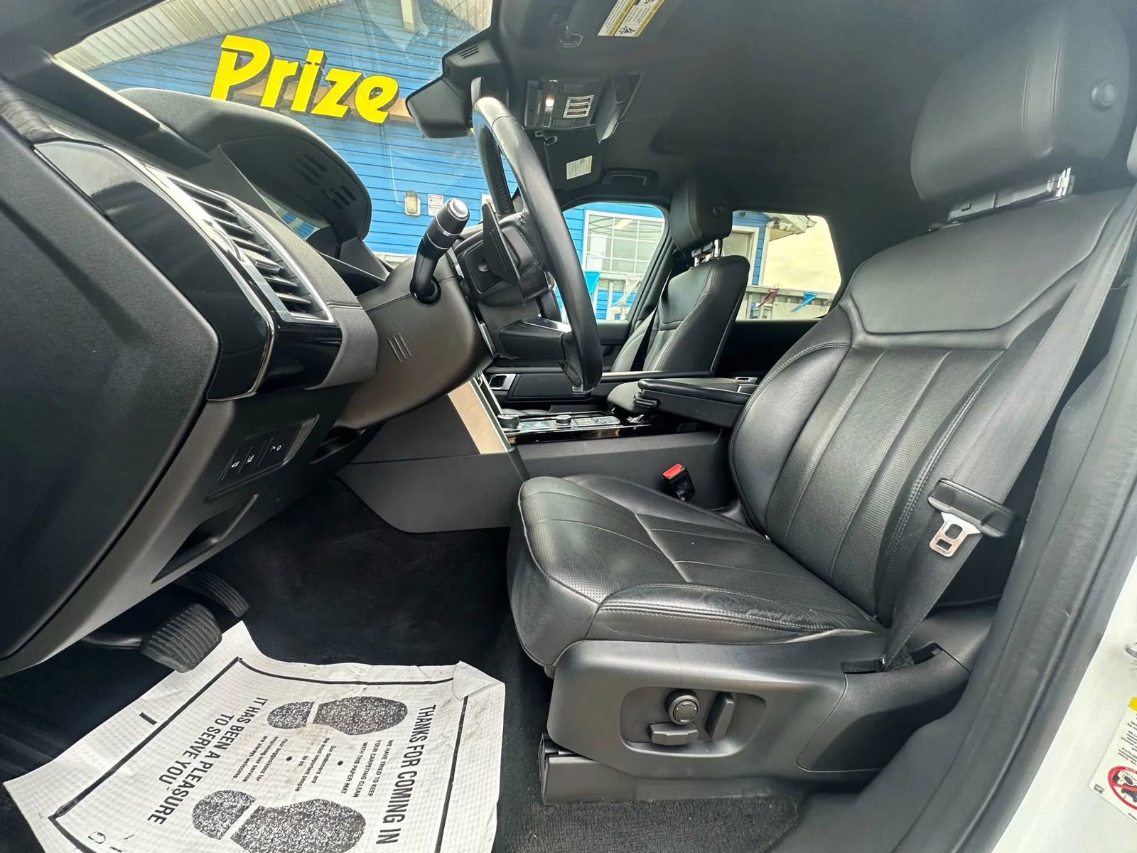 Used 2018 Land Rover Discovery HSE image 13