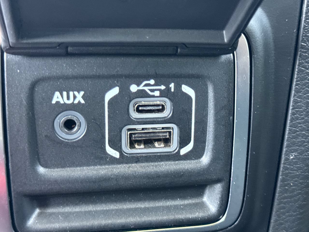 Used 2023 Jeep Gladiator Rubicon w/ Cold Weather Group AWD/4WD image 23