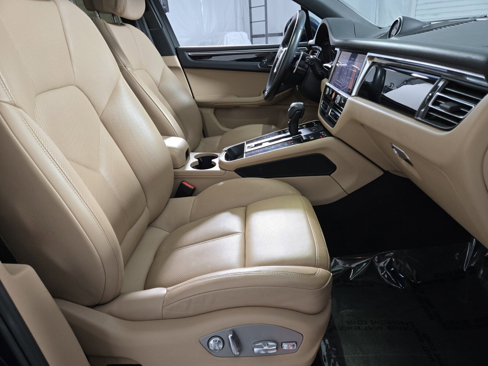 Used 2022 Porsche Macan S image 3