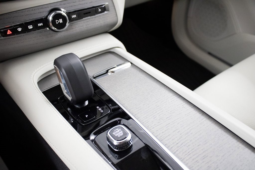 Certified 2025 Volvo XC90 T8 Plus w/ Protection Package Premier image 26