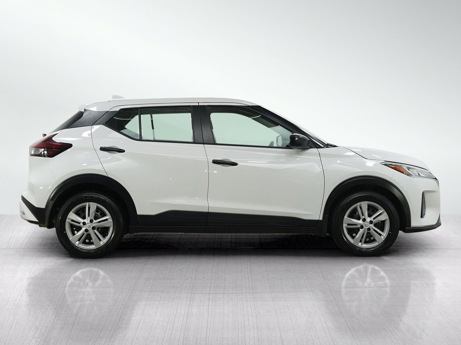 Used 2024 Nissan Kicks S FWD image 6
