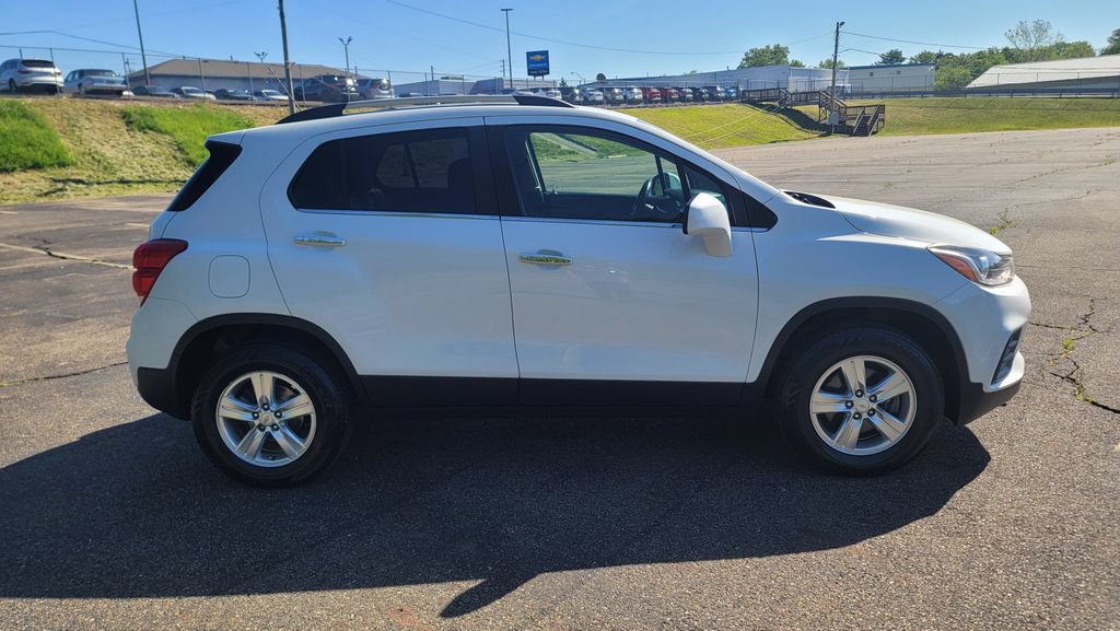 Used 2019 Chevrolet Trax LT w/ LT Convenience Package AWD/4WD image 14