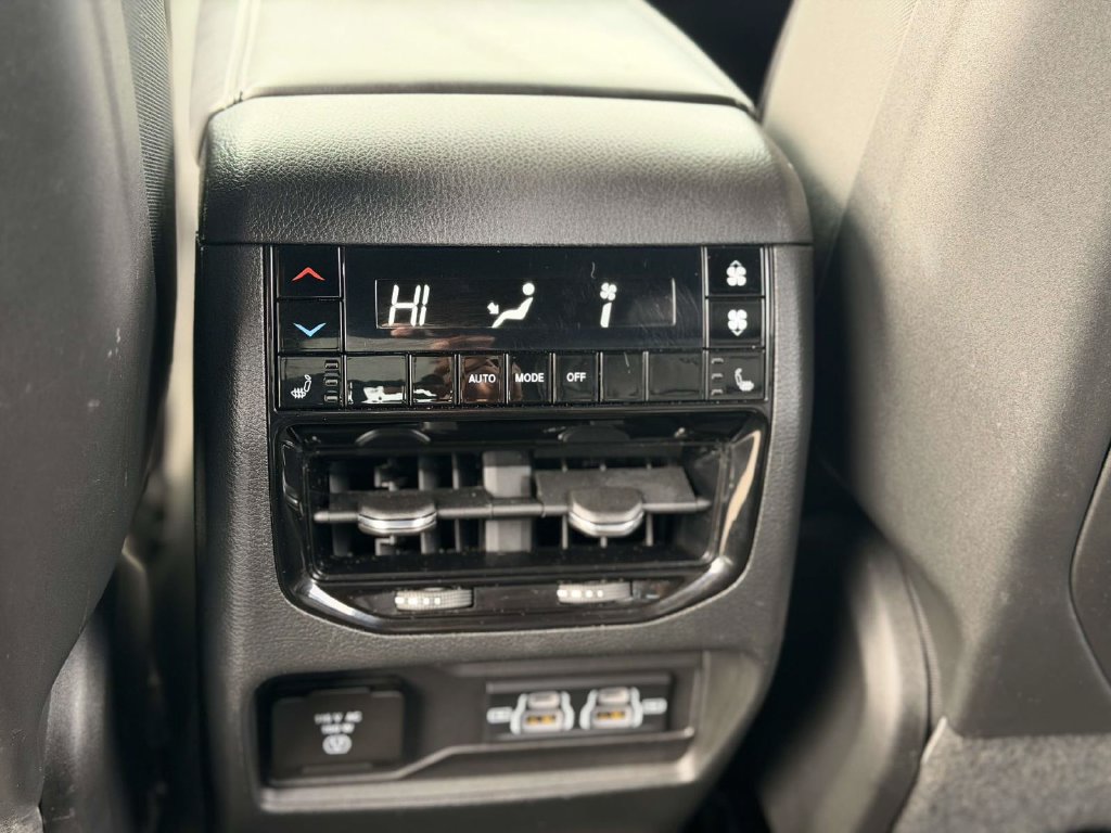 Used 2025 Jeep Grand Cherokee L Limited AWD/4WD image 17