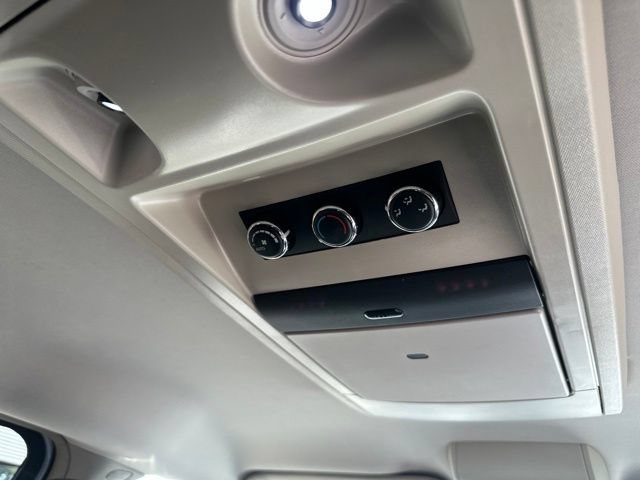 Used 2015 Chrysler Town & Country Touring FWD image 15