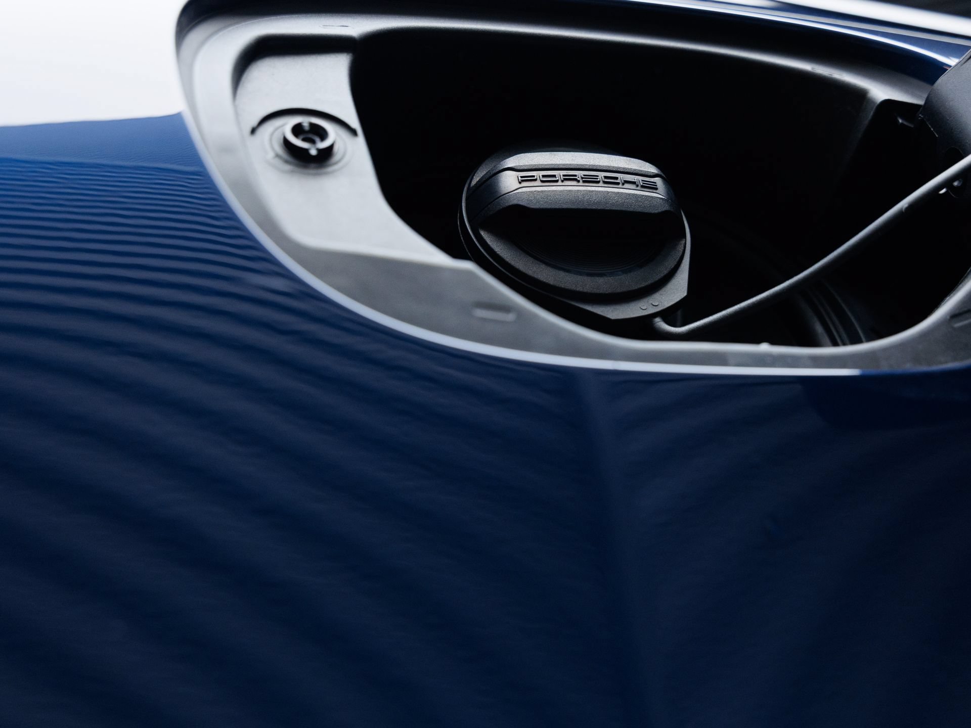 Certified 2022 Porsche Macan AWD/4WD image 30