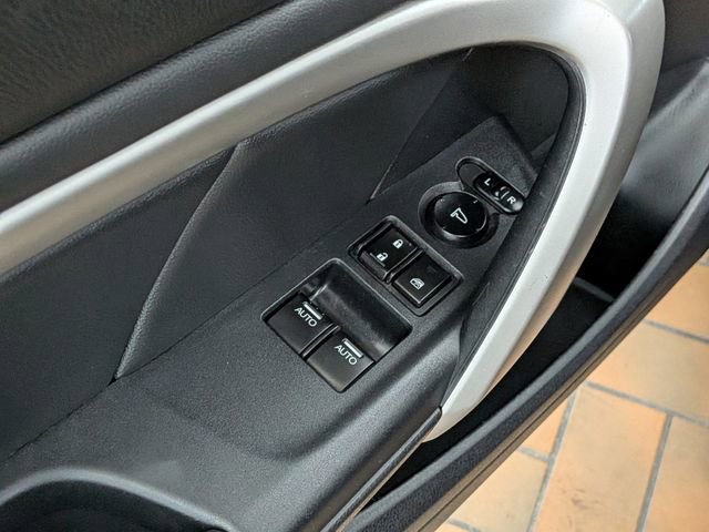 Used 2011 Honda Accord EX-L image 16