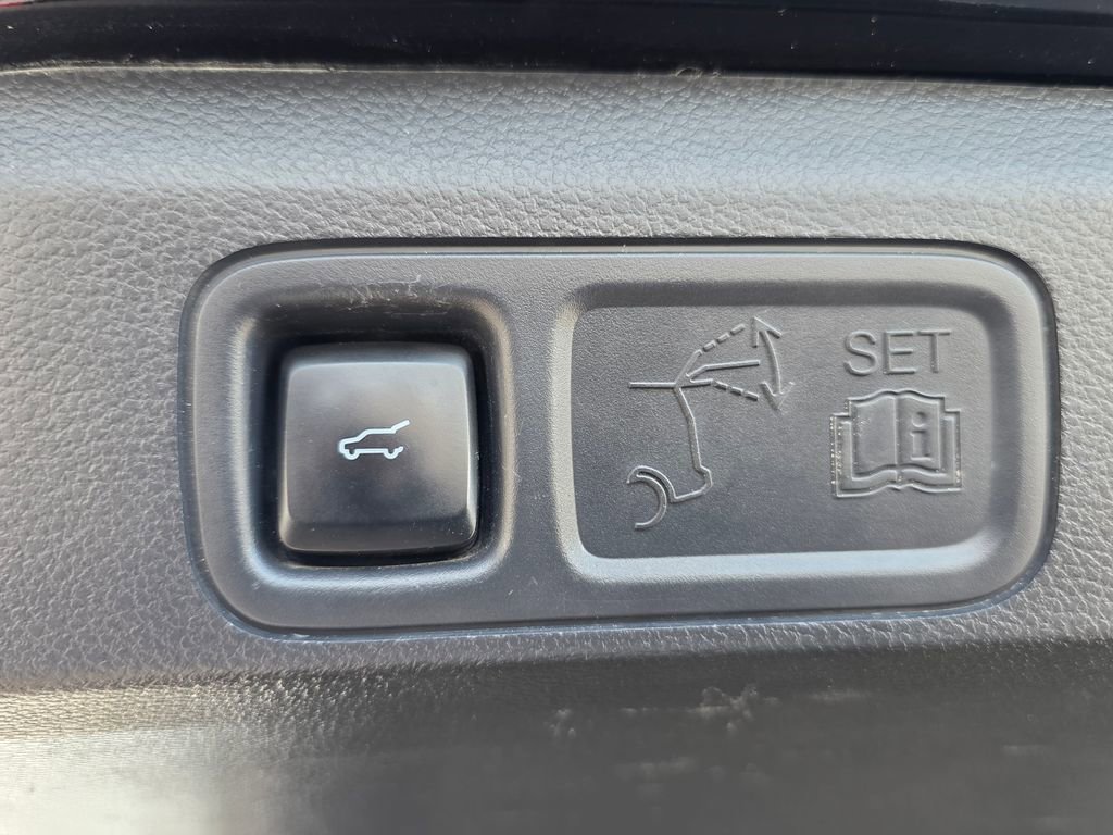 Used 2024 Ford Expedition Max XLT image 12