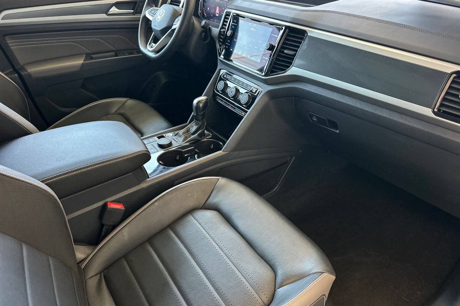 Used 2023 Volkswagen Atlas Cross Sport SEL Premium R-Line AWD/4WD image 16