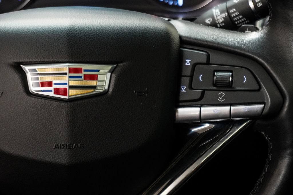 Used 2022 Cadillac XT6 Premium Luxury w/ Technology Package FWD image 16