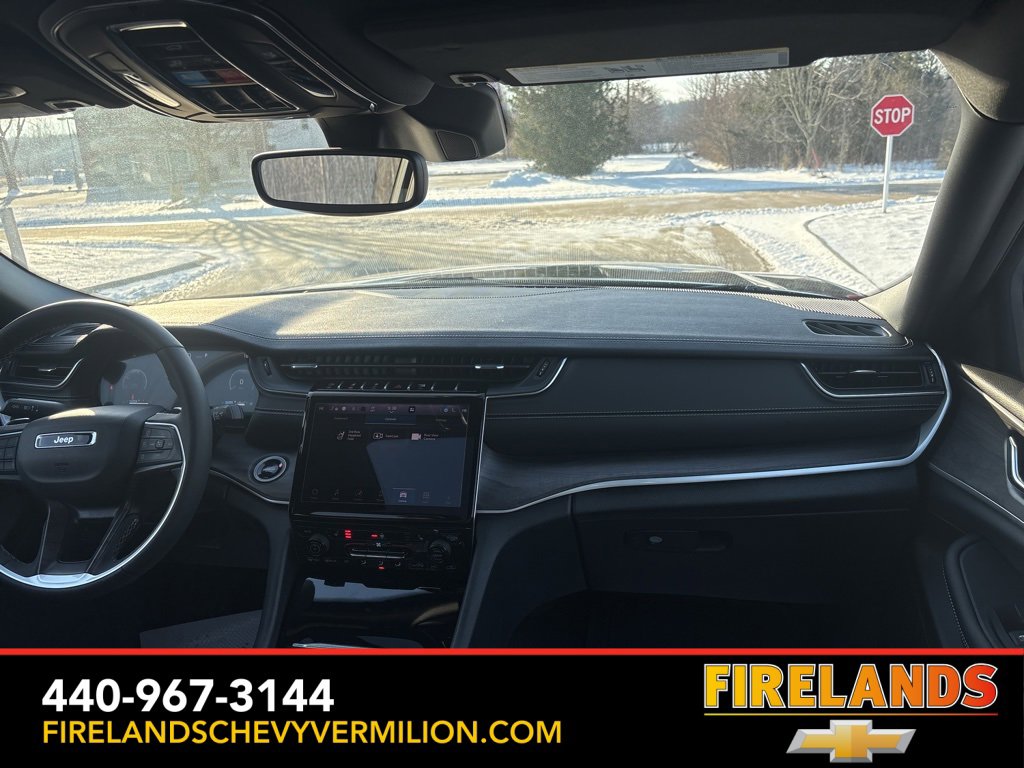 Used 2024 Jeep Grand Cherokee L Limited w/ Black Appearance Package image 33