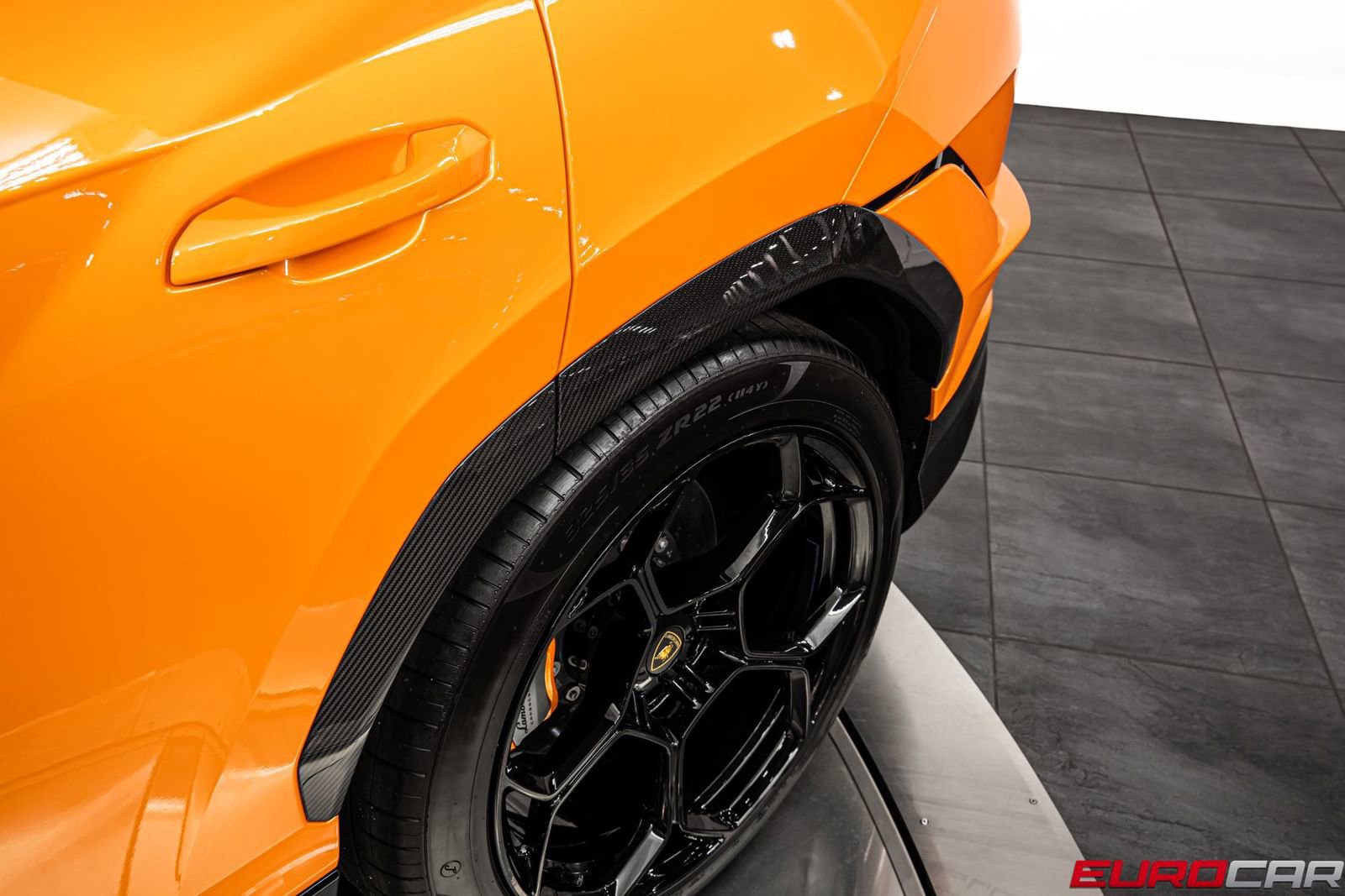 Used 2024 Lamborghini Urus Performante AWD/4WD image 16