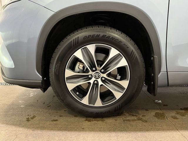 Certified 2024 Toyota Highlander XLE AWD/4WD image 27