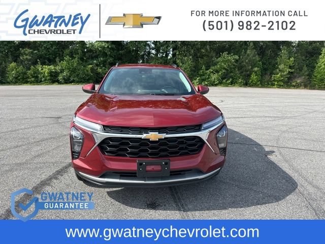 Used 2025 Chevrolet Trax LT w/ LT Convenience Package FWD image 2