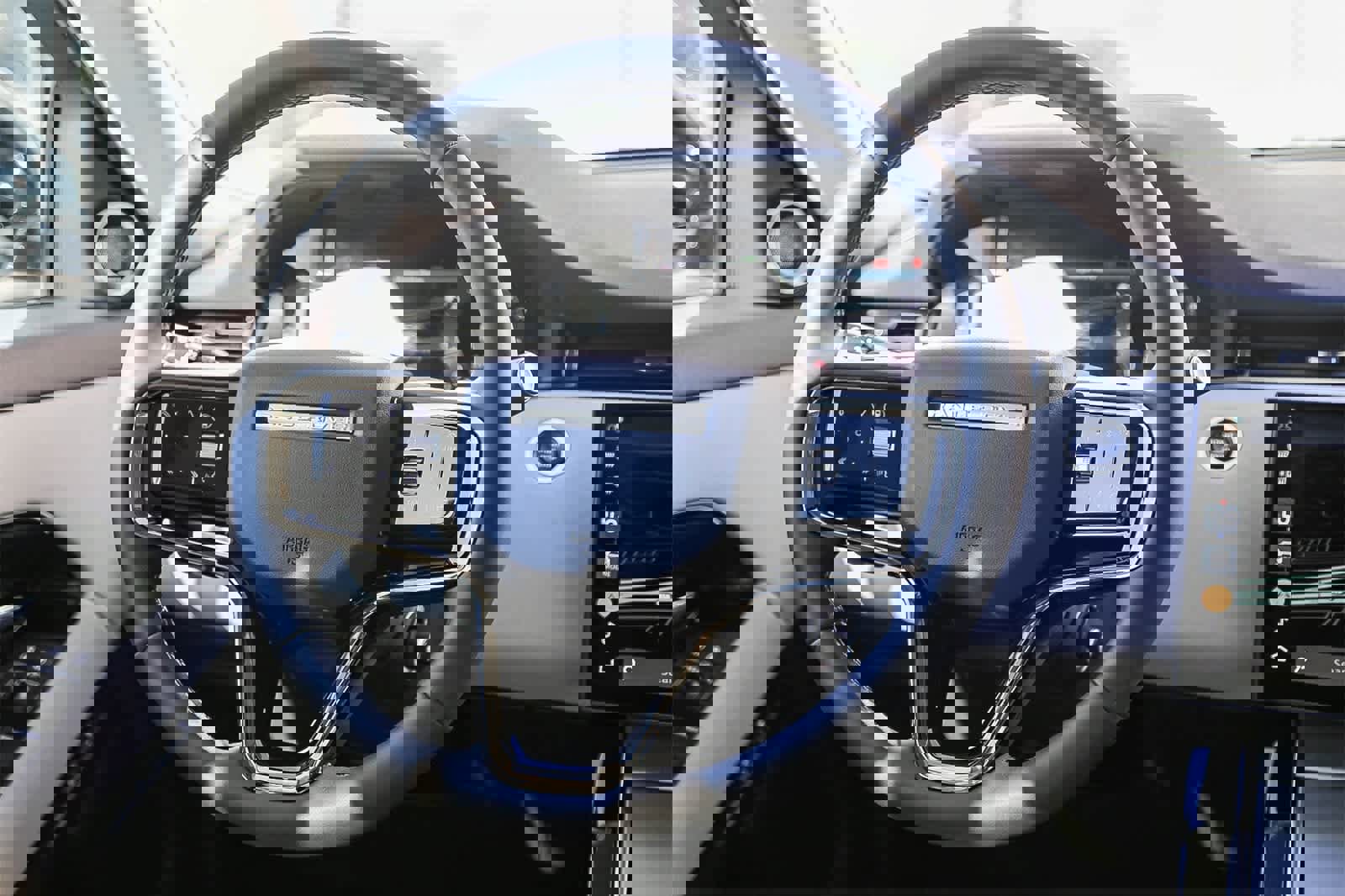 Certified 2025 Land Rover Range Rover Evoque S image 14