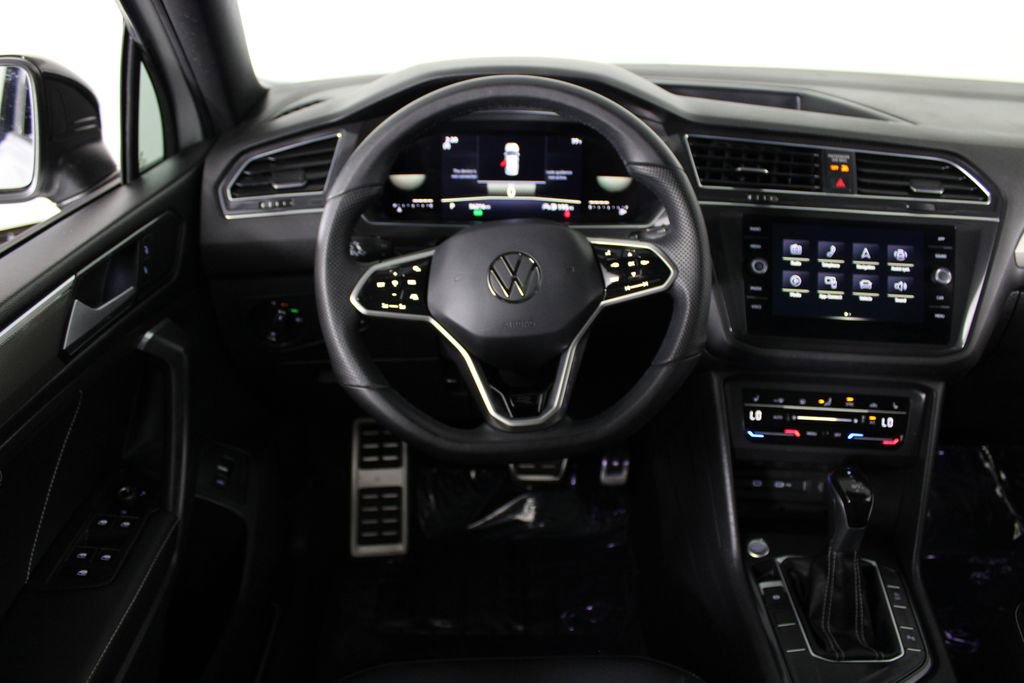 Used 2022 Volkswagen Tiguan SE R-Line image 6