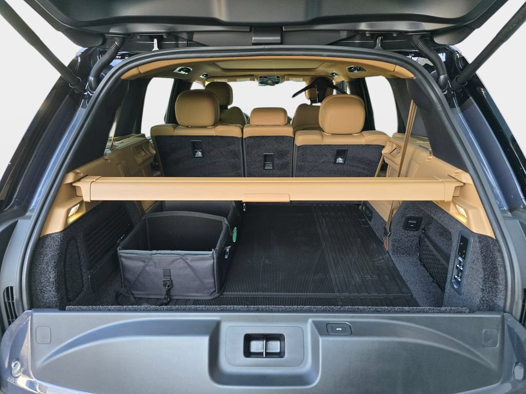 New 2026 Land Rover Range Rover Long Wheelbase SE AWD/4WD image 12