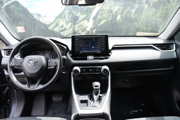Certified 2022 Toyota RAV4 XLE w/ Convenience Package FWD image 18
