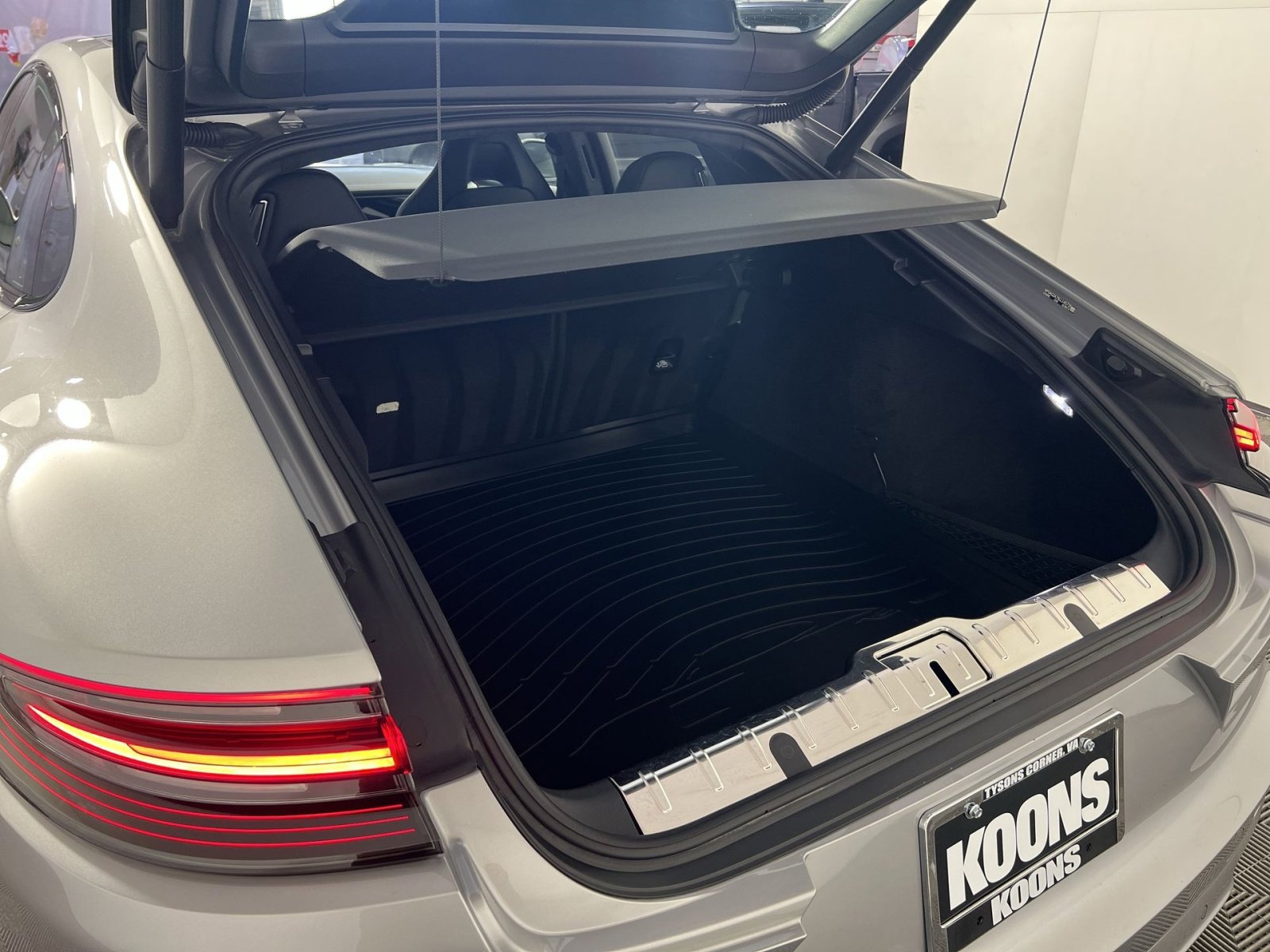 Used 2020 Porsche Panamera GTS image 25