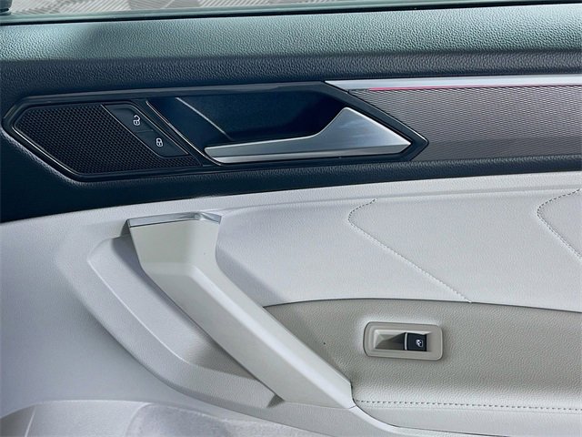 Used 2023 Volkswagen Tiguan SE R-Line image 31