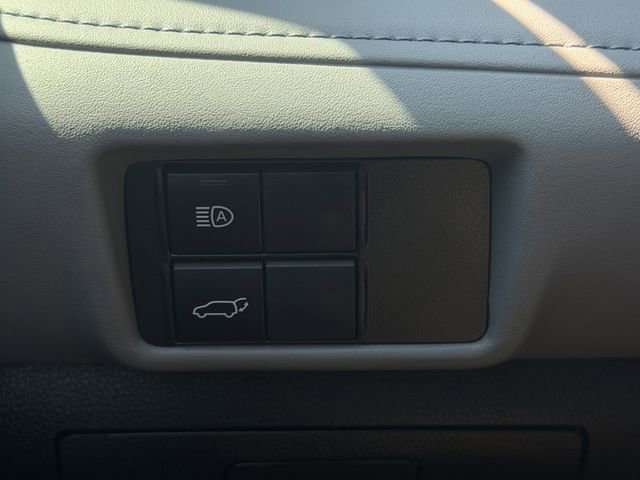 Used 2022 Toyota Highlander LE FWD image 18