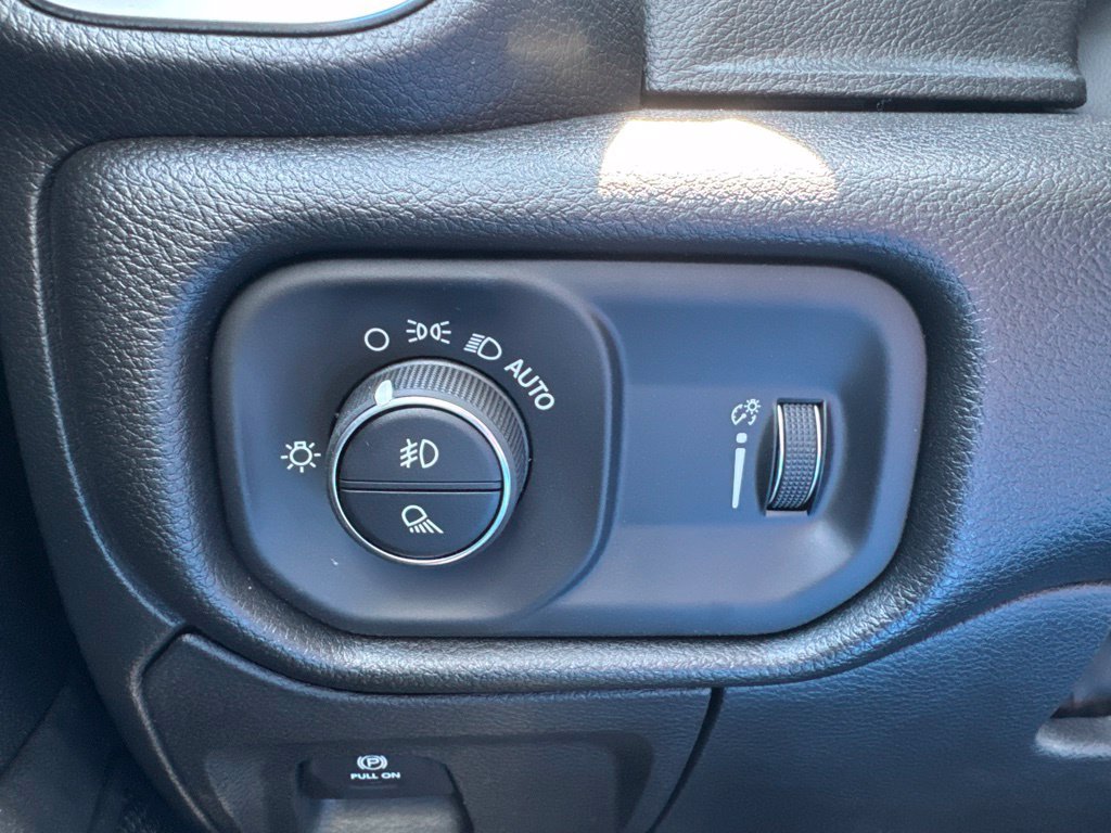 New 2026 RAM 1500 Express AWD/4WD image 9