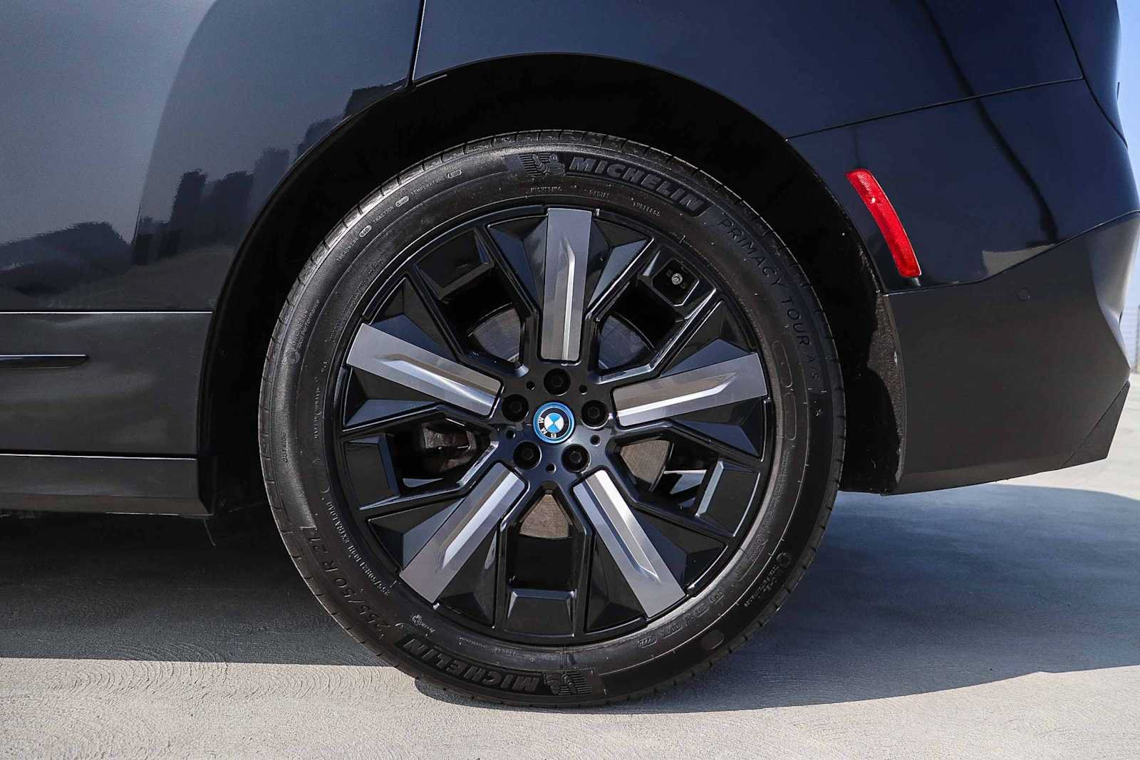 Used 2024 BMW iX xDrive50 w/ Convenience Package AWD/4WD image 13
