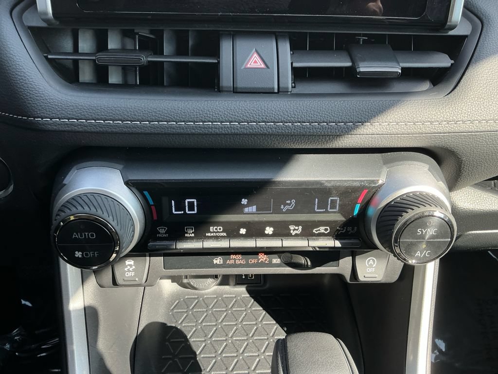 Used 2025 Toyota RAV4 XLE AWD/4WD image 22