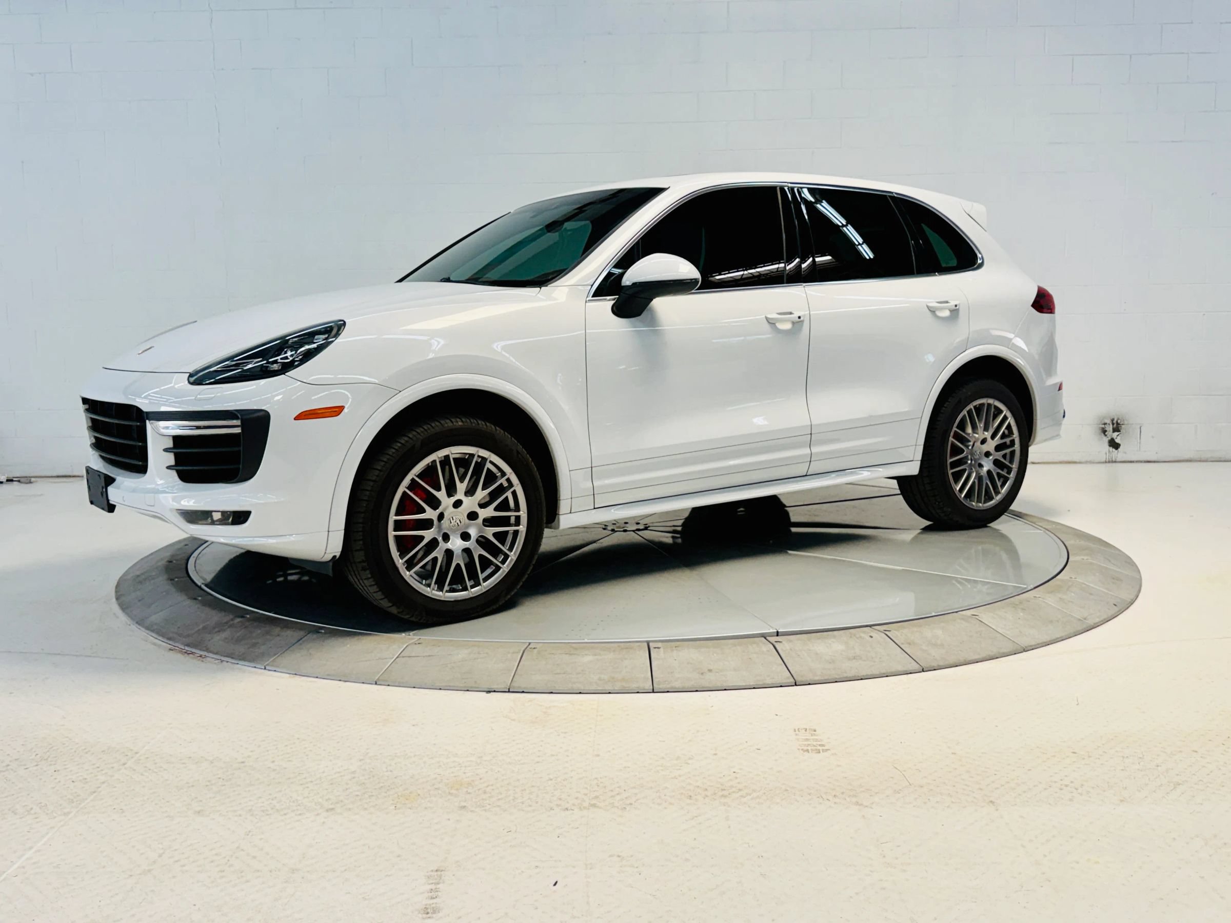 Used 2016 Porsche Cayenne AWD/4WD image 29