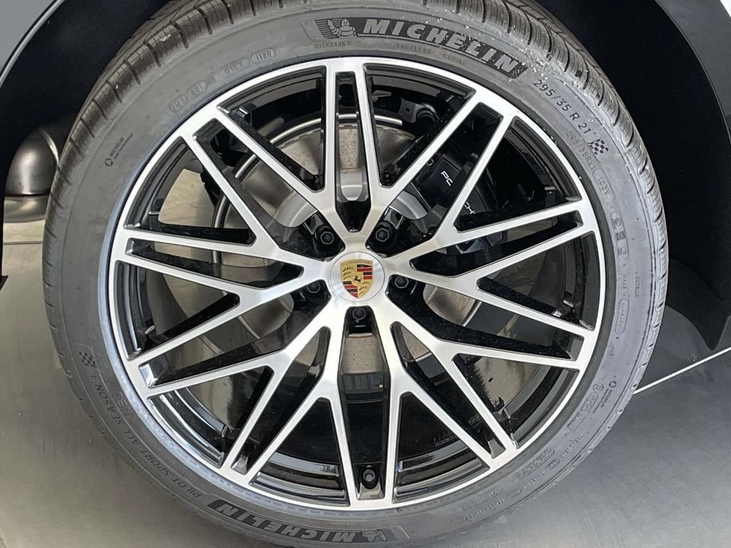 New 2026 Porsche Macan AWD/4WD image 13