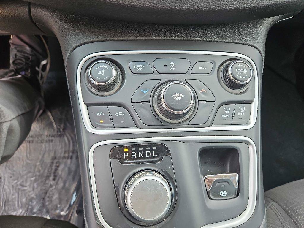 Used 2015 Chrysler 200 Limited w/ Convenience Group FWD image 15