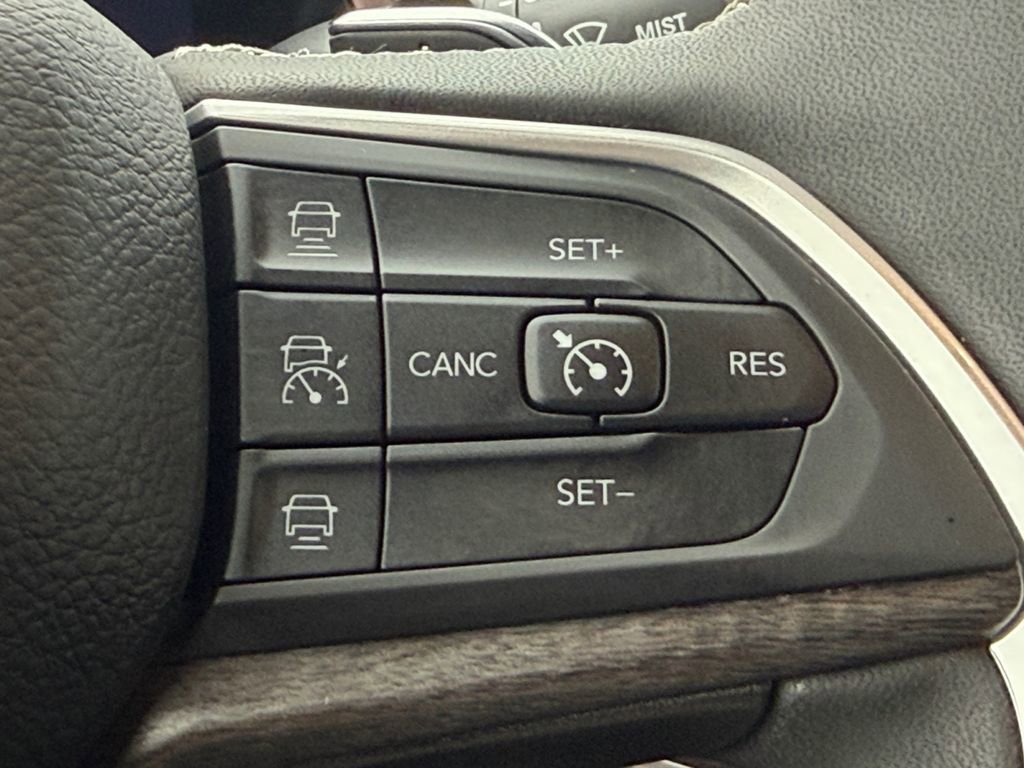 Used 2024 Jeep Grand Cherokee L Limited w/ Luxury Tech Group II image 14