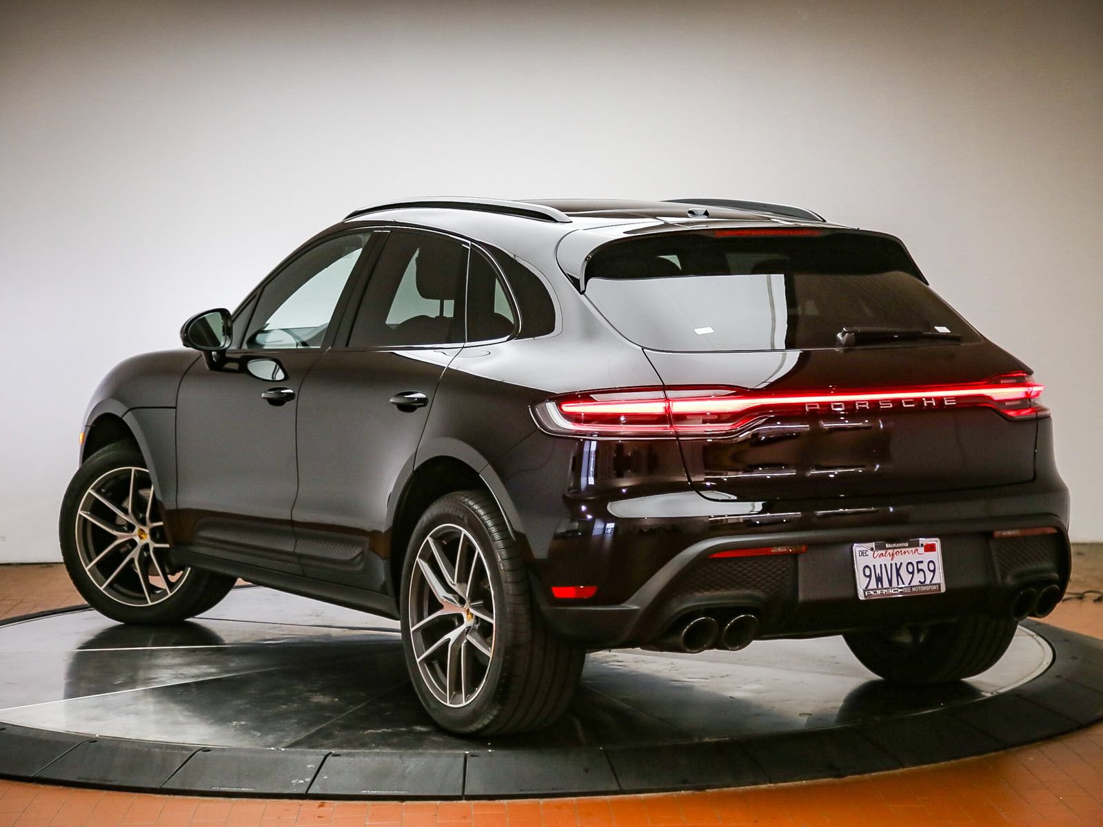 Certified 2026 Porsche Macan AWD/4WD image 3