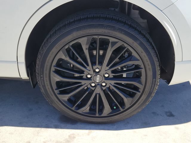 Certified 2025 Lincoln Corsair Reserve w/ Jet Appearance Package AWD/4WD image 13